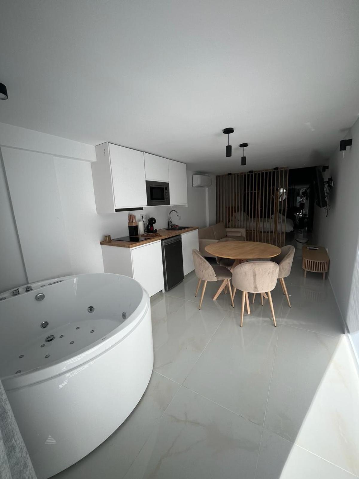 Suite Playamar Con Jacuzzi Torremolinos Bagian luar foto